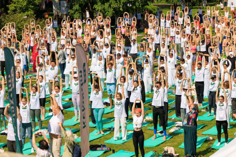 Relax FM выступит партнером Yoga Day Russia 2025 в музее-заповеднике «Царицыно»